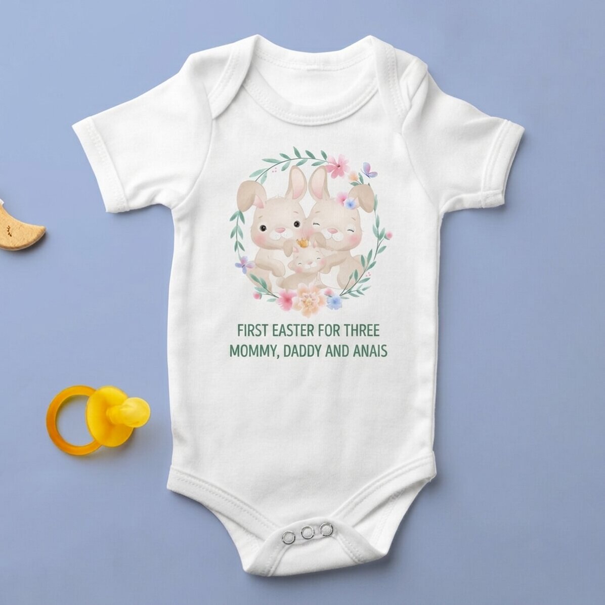 Gepersonaliseerd rompertje voor kinderen met tekst - Eerste Pasen met z’n drieën