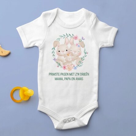 Gepersonaliseerd rompertje voor kinderen met tekst - Eerste Pasen met z’n drieën