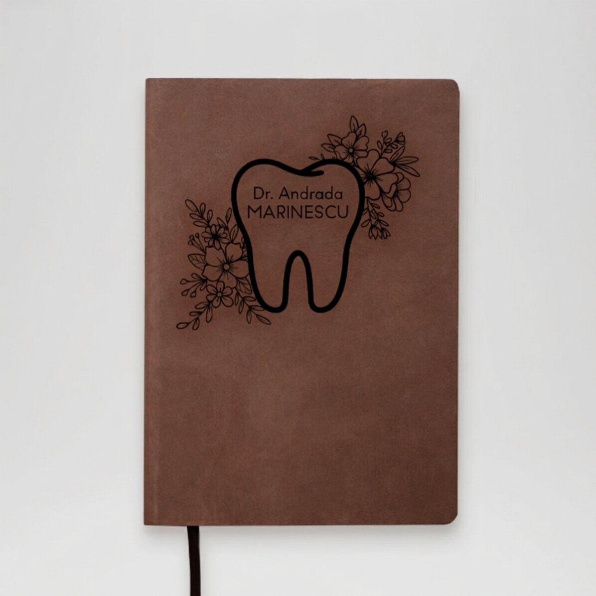 Gepersonaliseerde lederen agenda met tekst voor tandartsen
