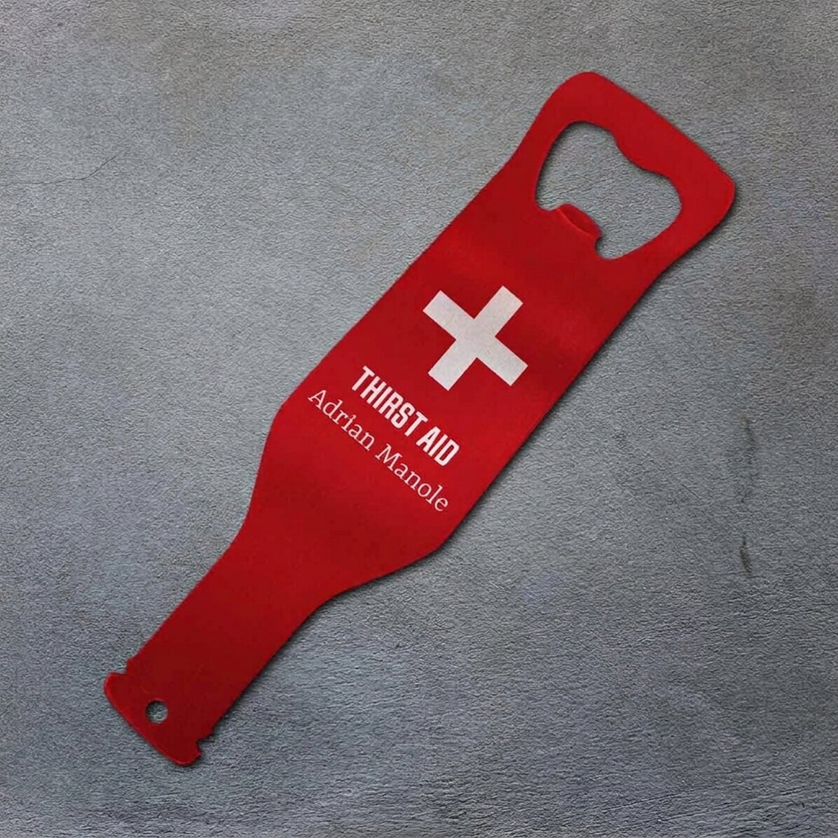 Gepersonaliseerde bieropener met tekst - Thirst Aid