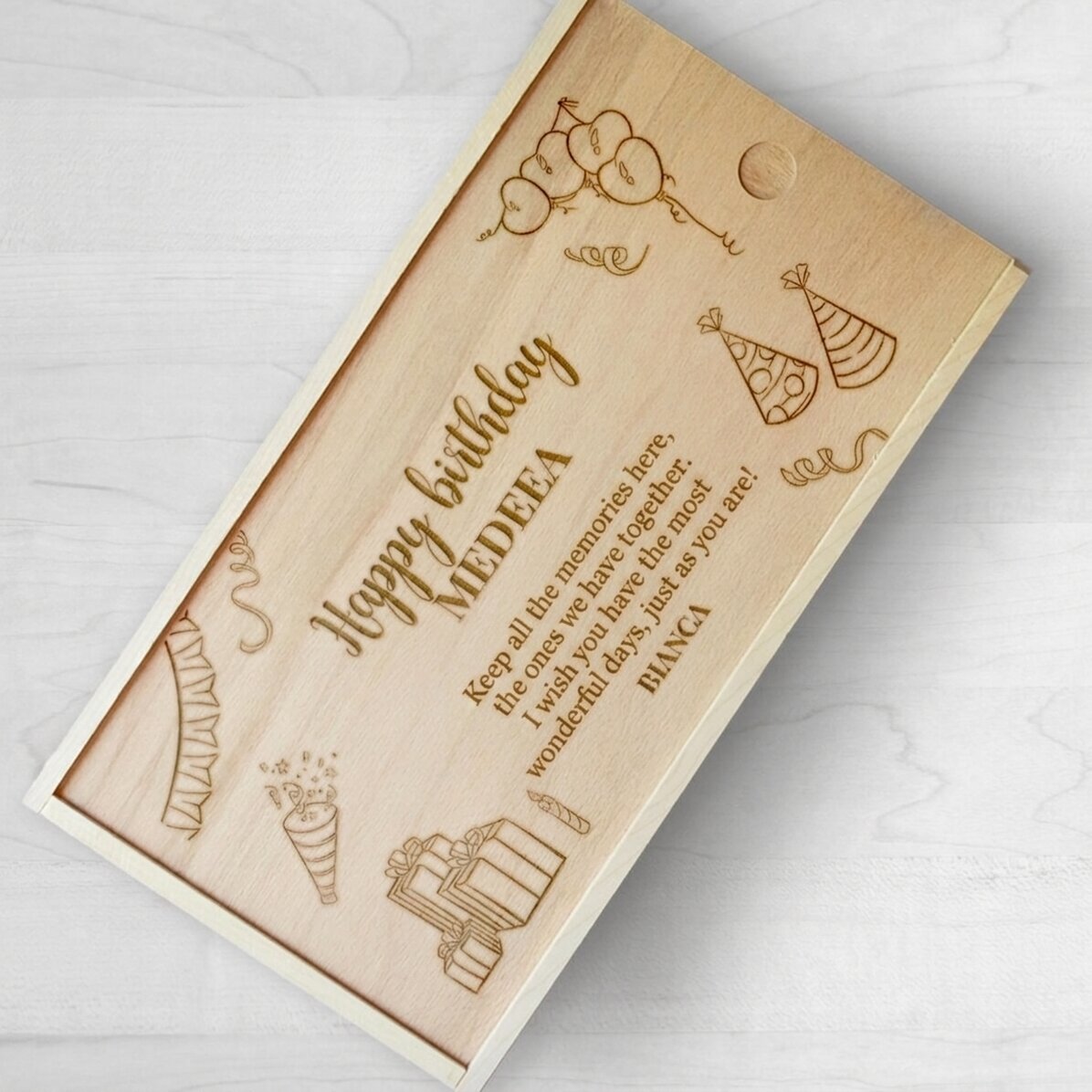 Gepersonaliseerde houten geschenkdoos met tekst - Happy birthday