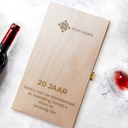 Gepersonaliseerde wijnkist voor twee flessen wijn met logo en boodschap