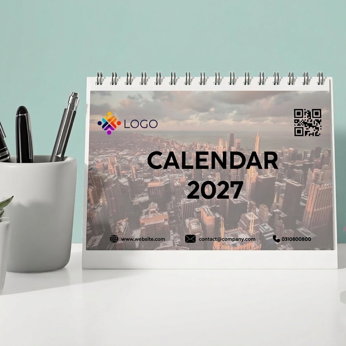 Gepersonaliseerde bureaukalender met logo, foto’s, tekst en QR-code