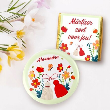 Martisor-cadeauset met minichocolade en een gepersonaliseerd speldje met naam