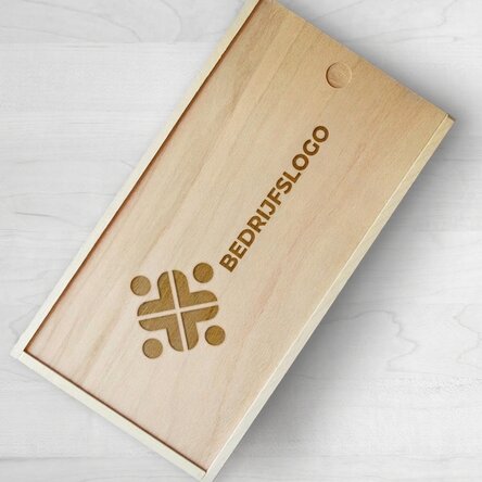 Gepersonaliseerde houten geschenkdoos met logo