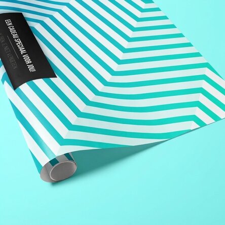 Gepersonaliseerd cadeaupapier - ontwerp met blauw kleurverloop en tekst in een zwarte kader