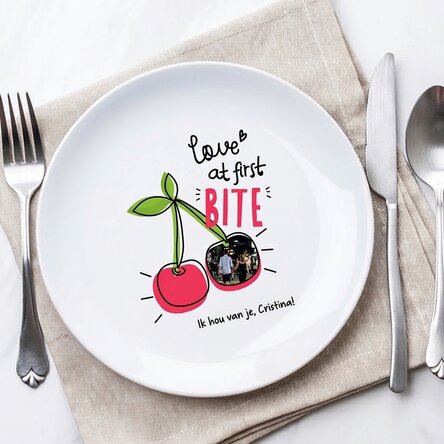 Gepersonaliseerd bord met foto en tekst - Love at first bite
