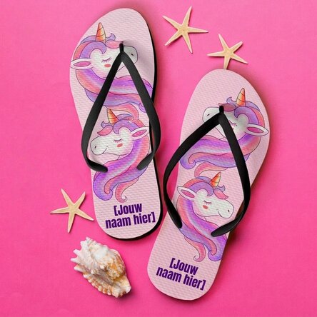 Gepersonaliseerde slippers voor kinderen met een eenhoorn en tekst