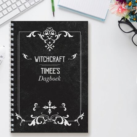 Gepersonaliseerde notitieboekje met de tekst ‘Witchcraft’