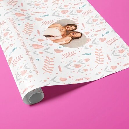 Gepersonaliseerd cadeaupapier met een foto en tekst - Spring
