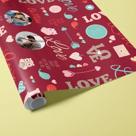 Gepersonaliseerd cadeaupapier met twee foto’s - Love-patroon