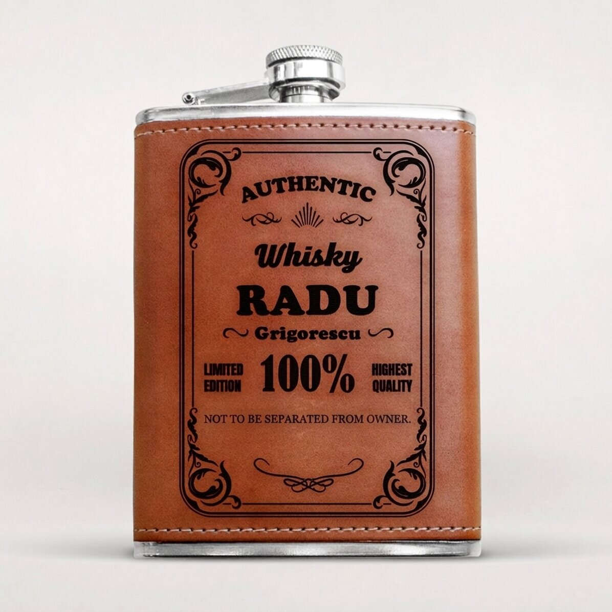 Gepersonaliseerde zakfles met lederen hoes - Authentic Drink