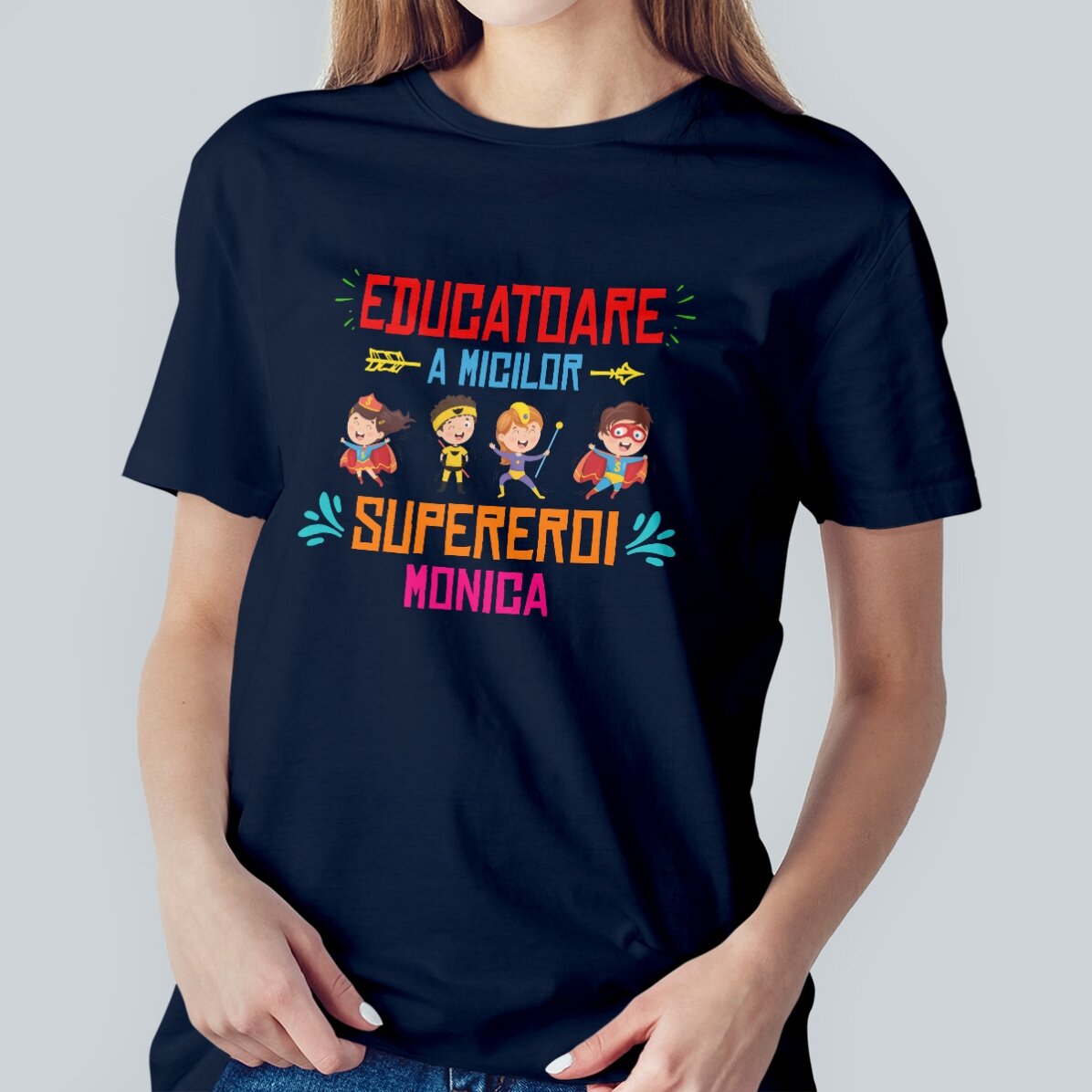 Katoenen T-shirt met gepersonaliseerde tekst - De juf van de kleine superhelden