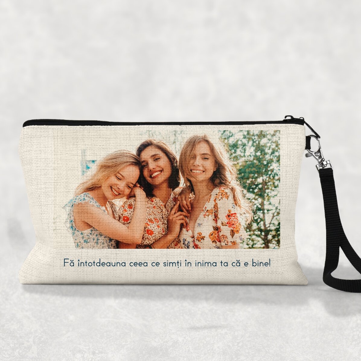 Een gepersonaliseerde accessoire-set met tekst en een foto