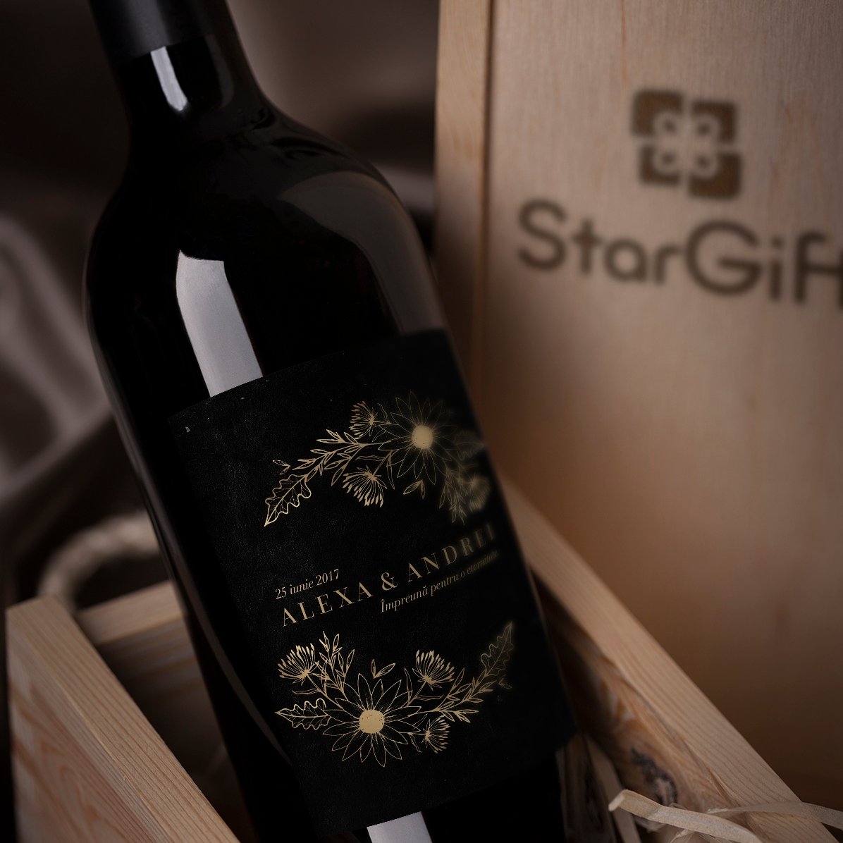 Personalised wine with text - Golden Flowers